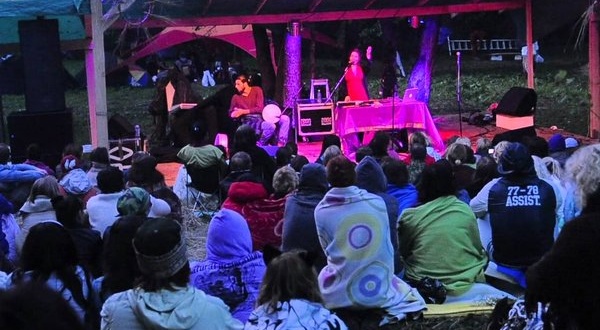 Peruquois interview for Silver Rain radio: Long, extensive video from Peruquois' prime time radio appearance (RUS/ENGL)